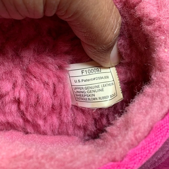 UGG Fuschia Girl’s Boots sz 4 - Picture 7 of 10